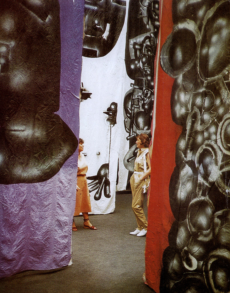 1980 Pavillon français de la Biennale de Venise le théâtre de Neruda, Malou et une amie