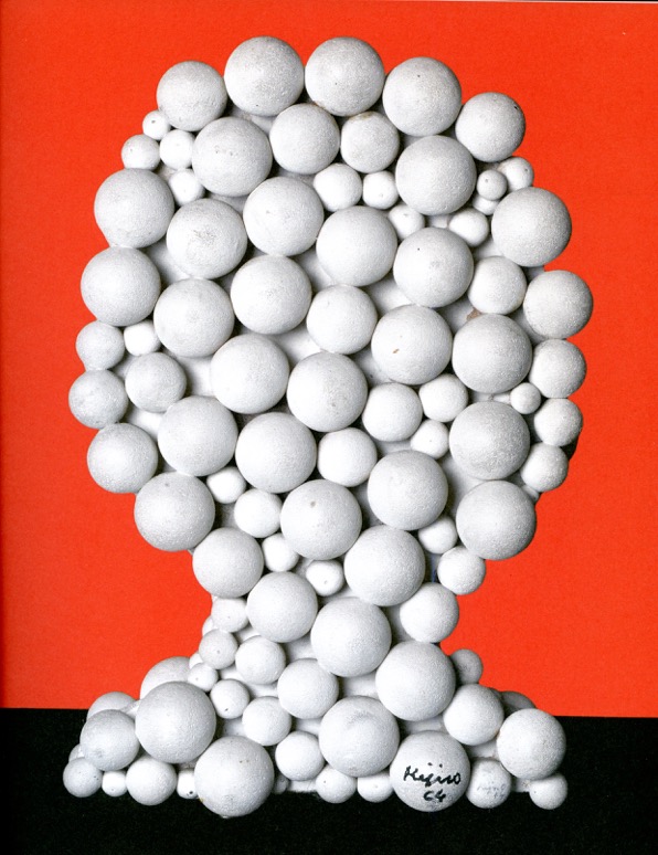 Variation blanche sur la structure 21 1964  boules de liège et vinyl, Hauteur 36 cm (photo Alkis)